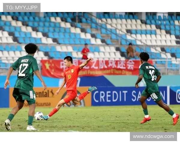 07精英队与U17国少对抗 大哥们誓不做陪练力求突破 07精英队与U17国少对抗 大哥们誓不做陪练力求突破
